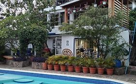 Doña Mayra Aparta Hotel